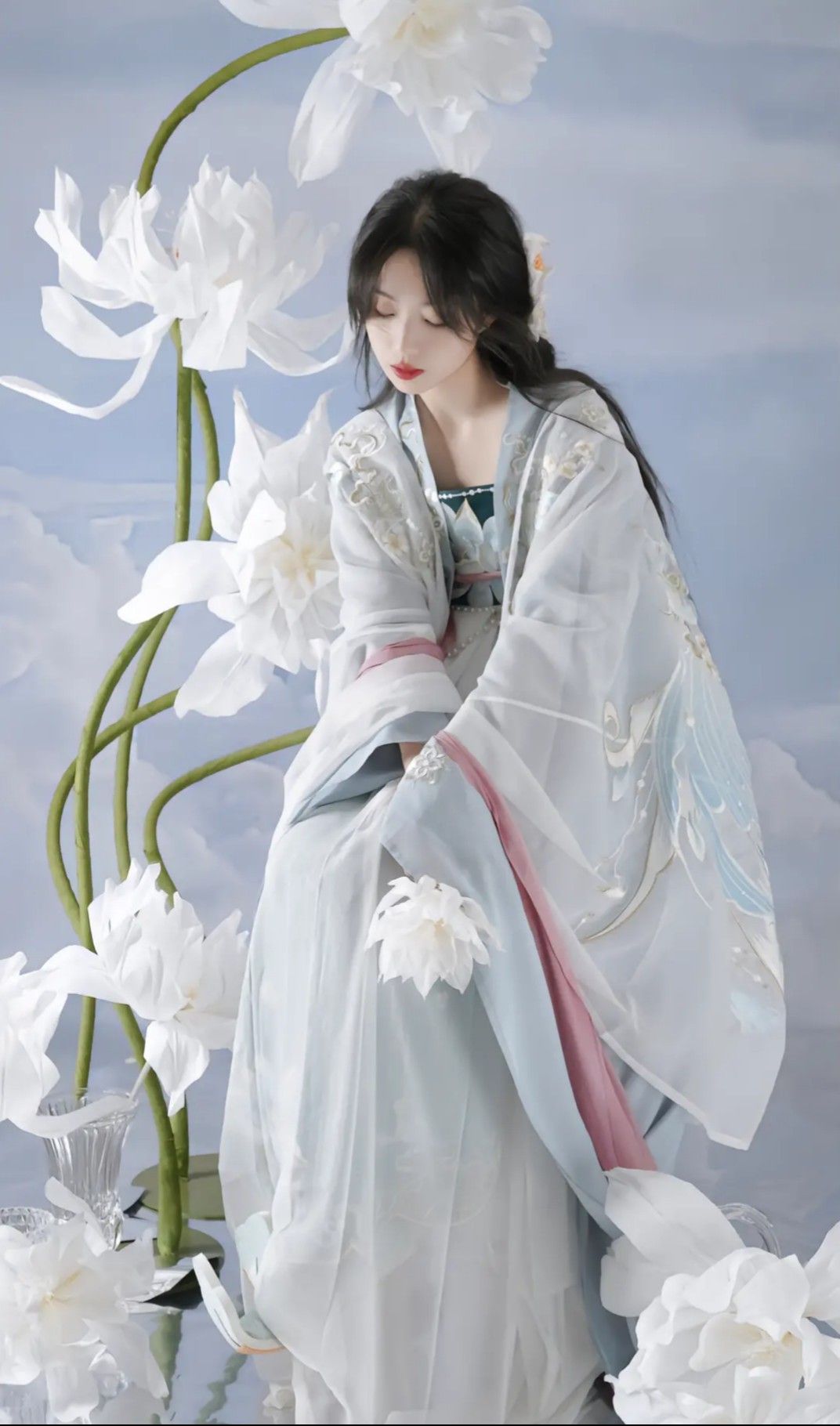 Reinventing the Traditional Hanfu Style:The Evolution of Modern Hanfu Womens Fashion