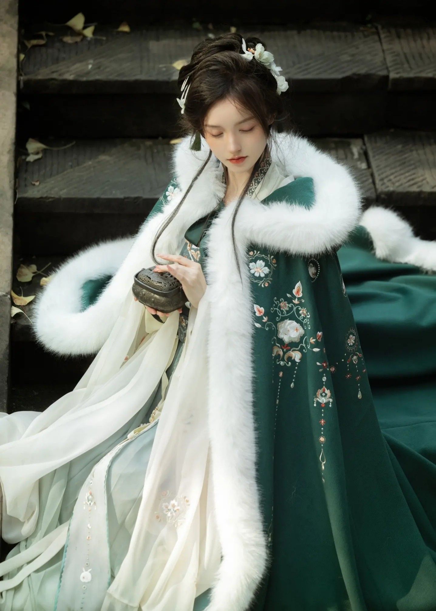 The Elegance of Cheongsam and Knee-High Boots:A Fashion Fusion