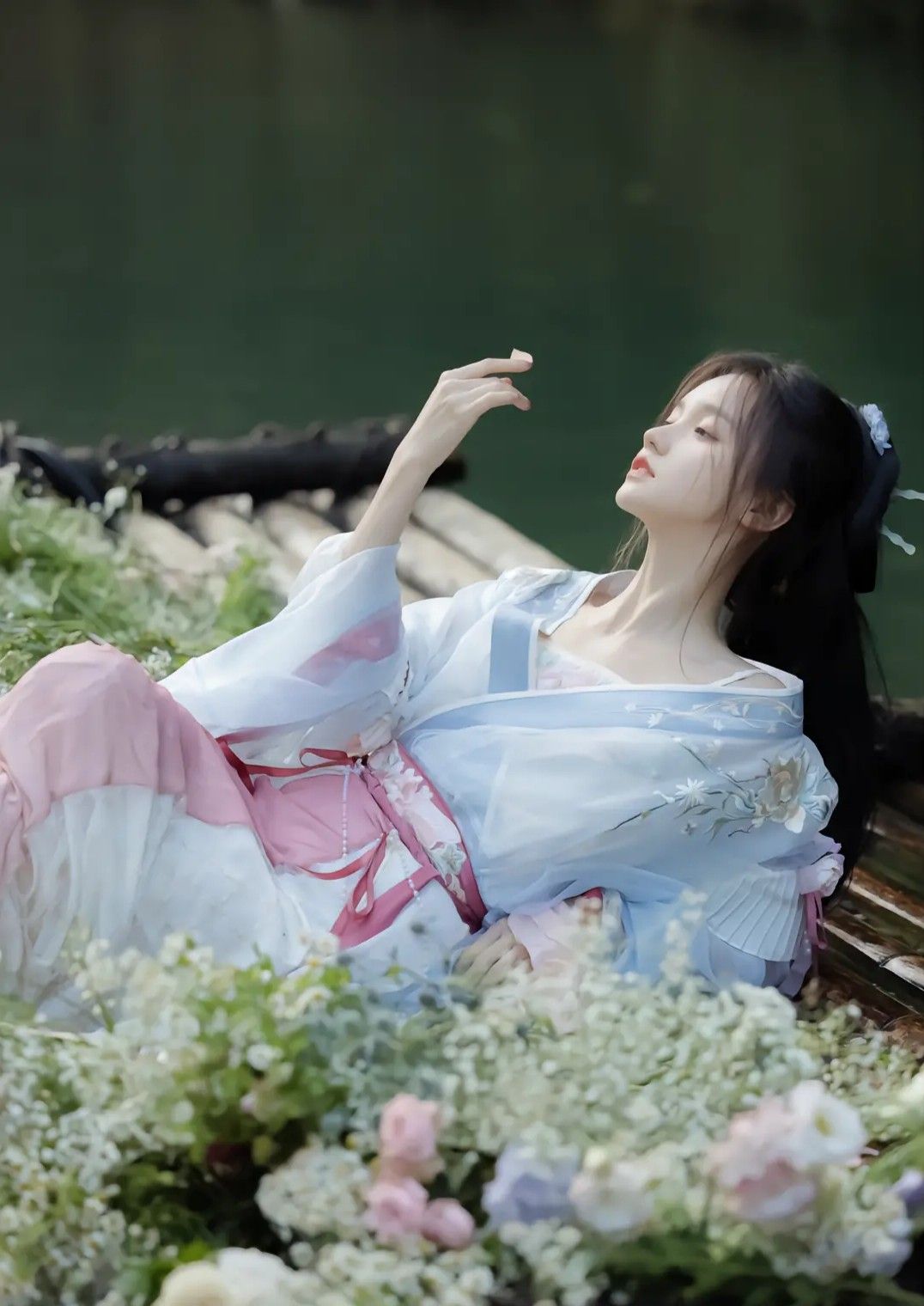 Teenage Elegance in Summer:14-Year-Olds Hanfu Fashion and its Radiant White Appearance