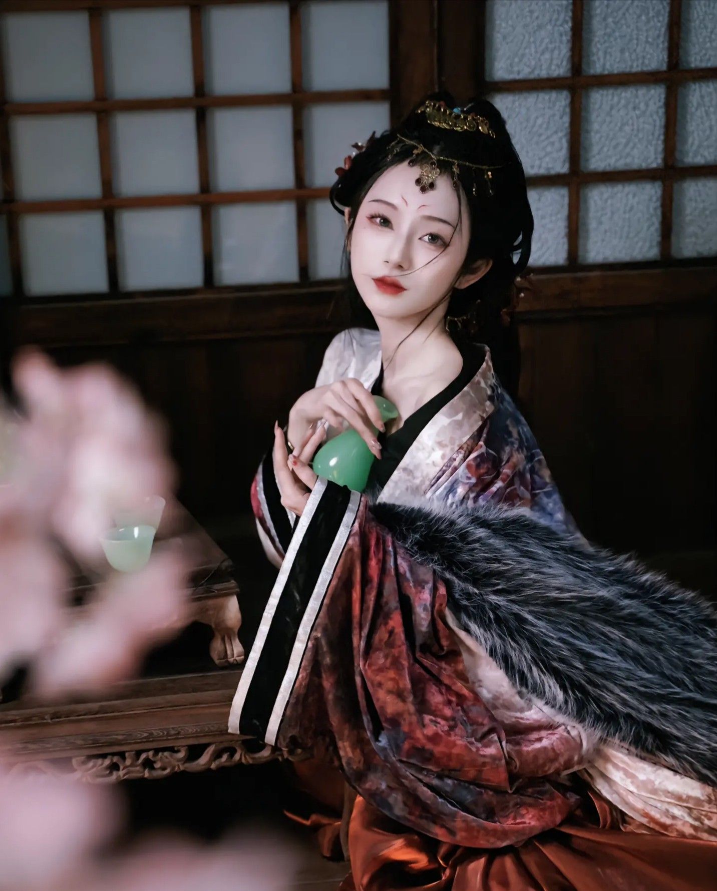 The Enchantment of Ink-Colored Cheongsam:A Symbol of Chinese Heritage