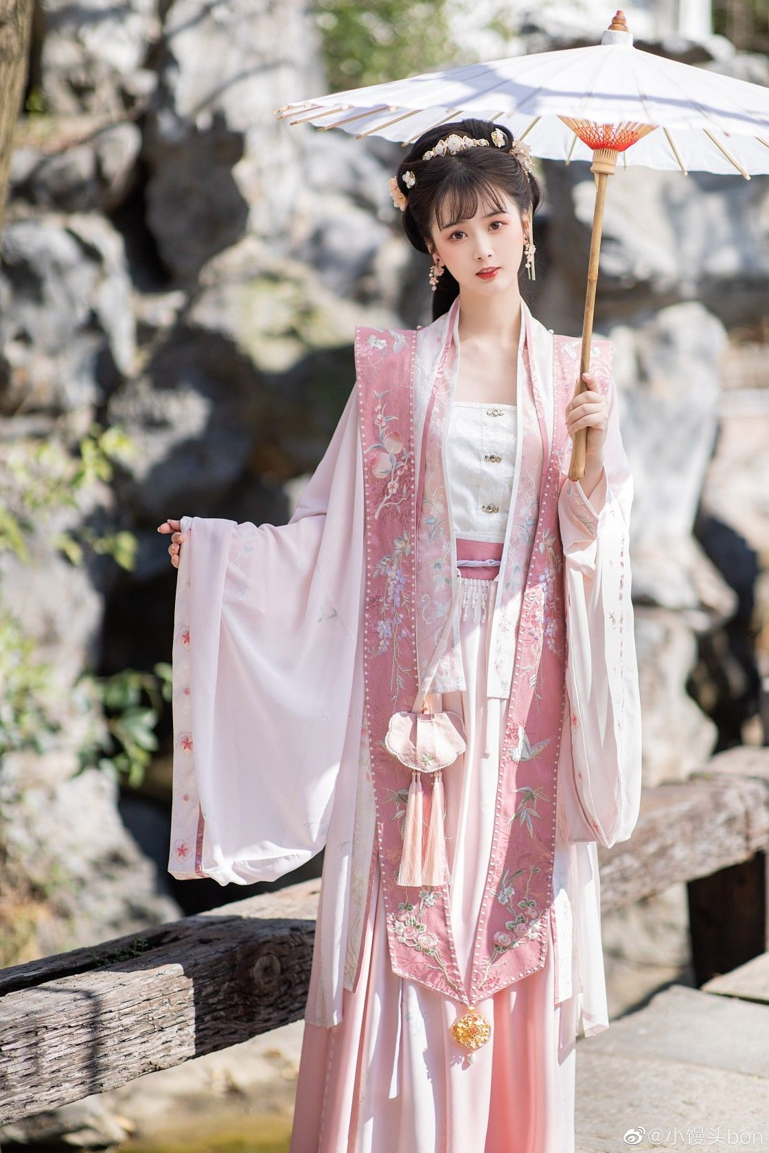 The Splendid Splendor of Flower-Patterned Suan Hanfu:A Journey into Traditional Chinese Clothing