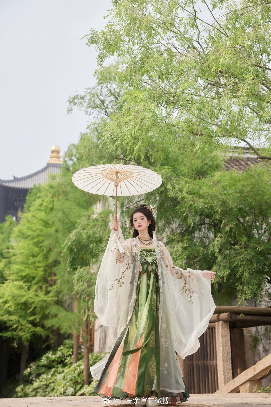 How to Make a Large Size,Curvier Figure Look Slim in Hanfu Fashion