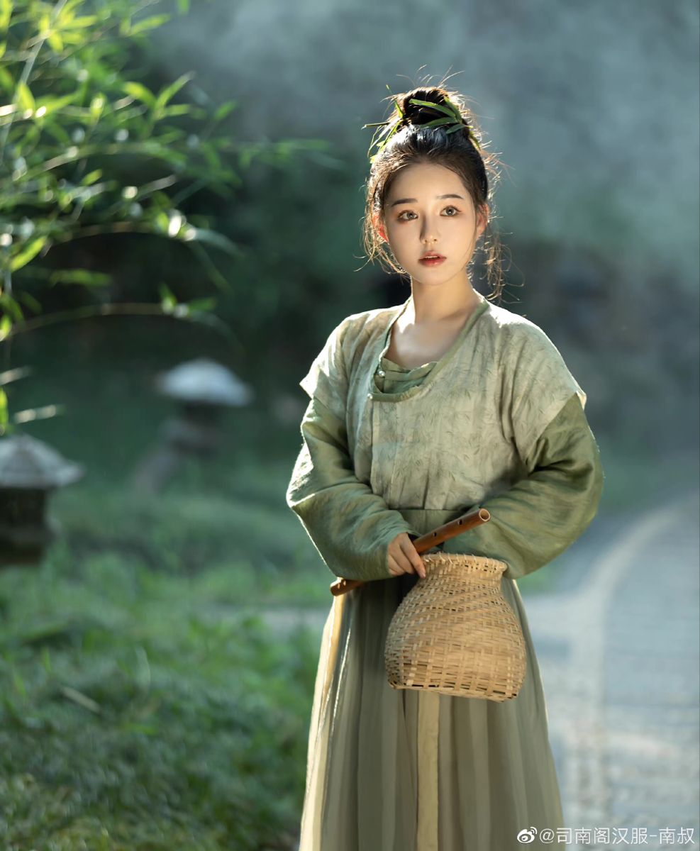 Initial Encounter with the Qiyi Original Hanfu Clothing Store