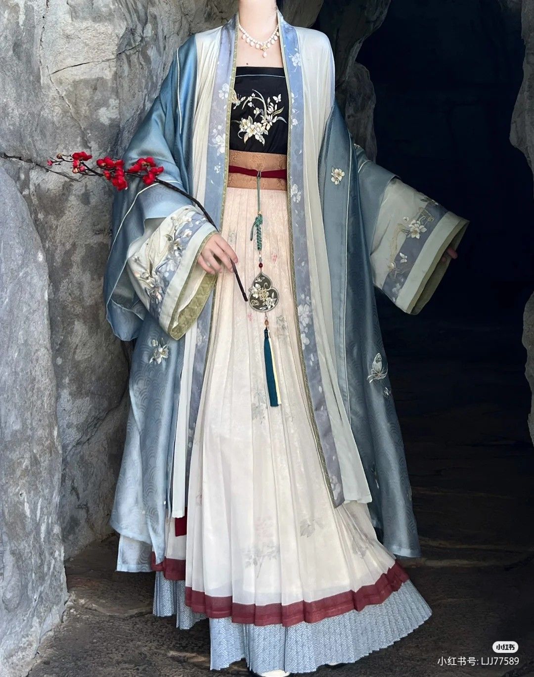 The Revival of the Horseface Skirt:A Look into the Traditional Return Ceremony Attire The Revival of the Horseface Skirt:A Look into the Traditional Return Ceremony Attire
