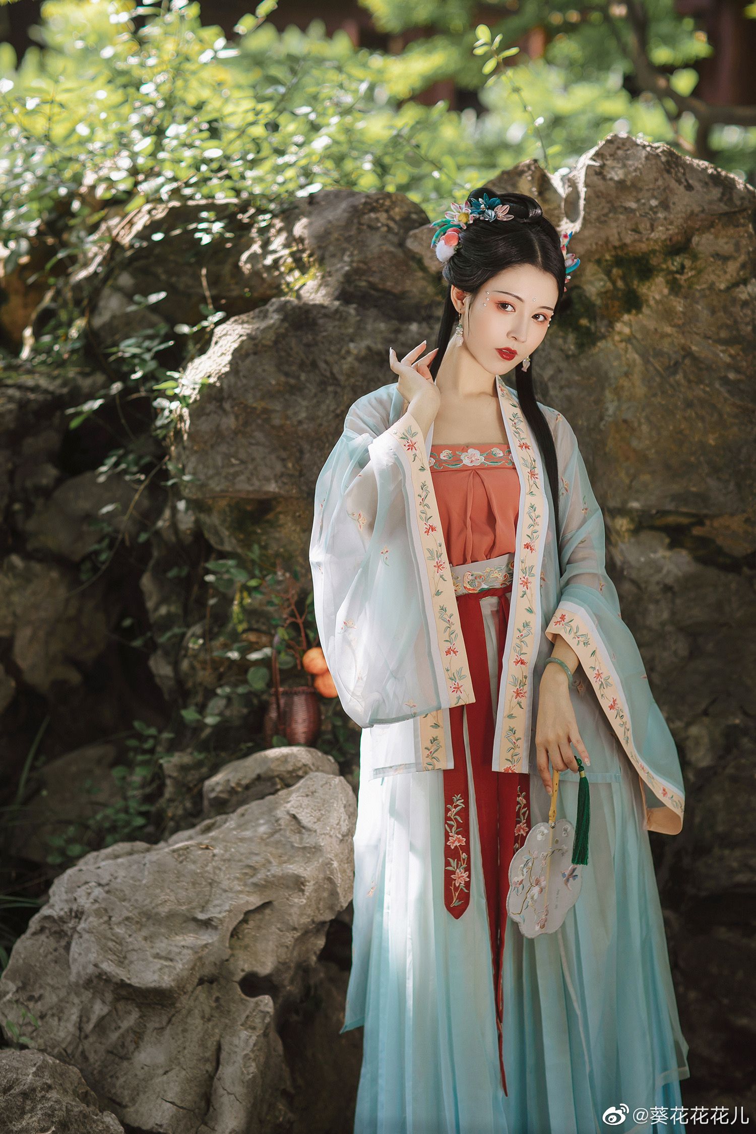 Reclaim the Past:The Revival of Traditional Hanfu Hair Accessories