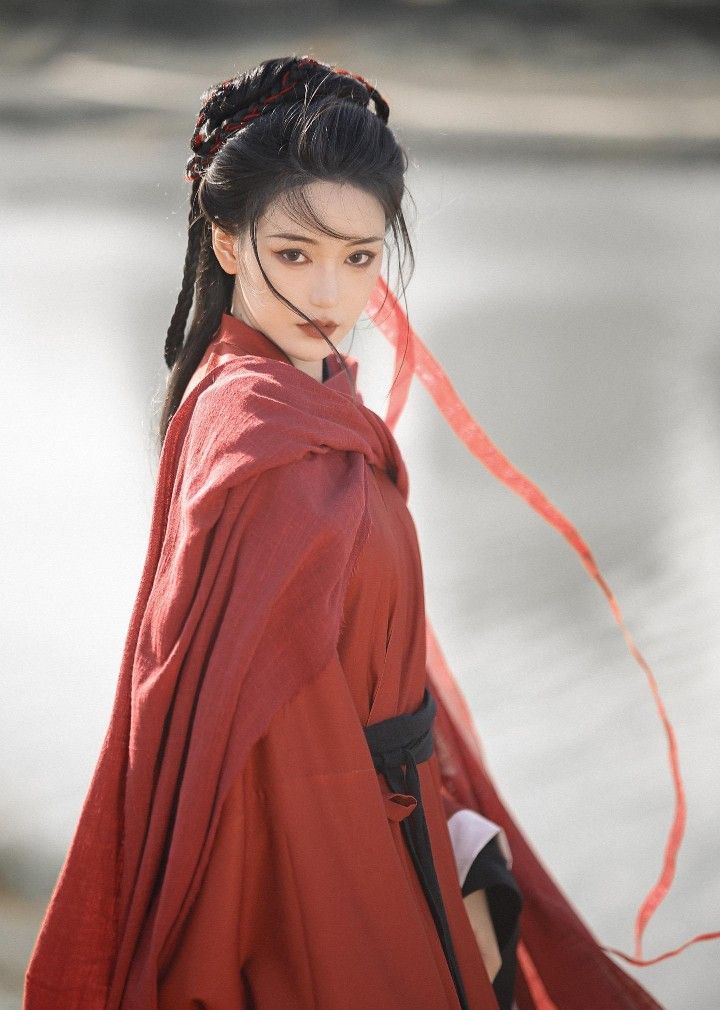 Elegant Hanfu and Tangzhuang:Embracing the Feminine China Style