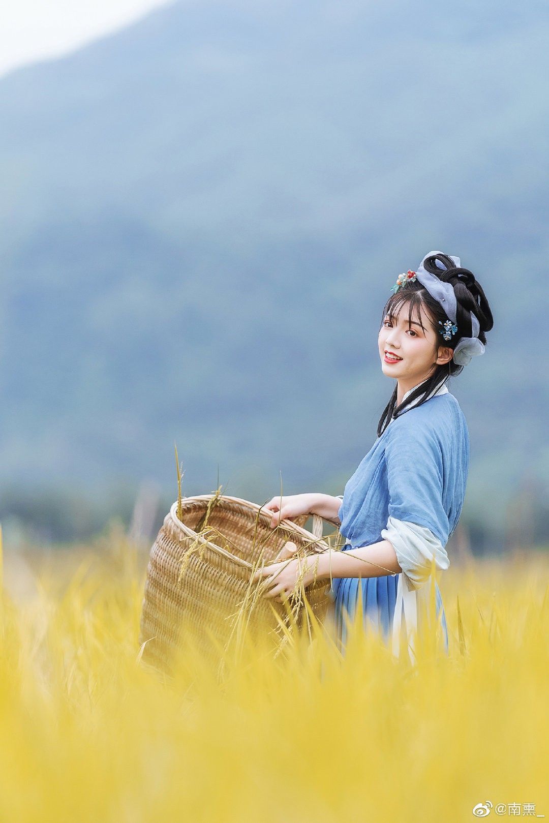 The Splendor of the Great Kings Concubine in Hanfu Fashion