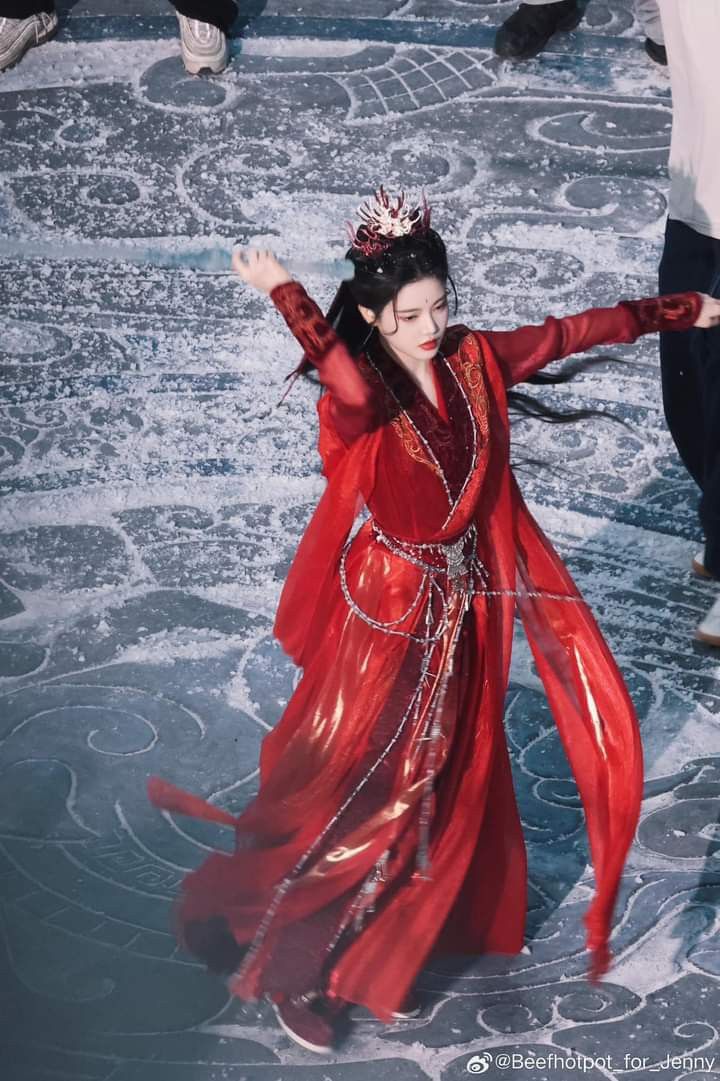 Slimming-Effect Hanfu Fashion:A Guide to Styling the Traditional Chinese Outfit for a Slimmer Look