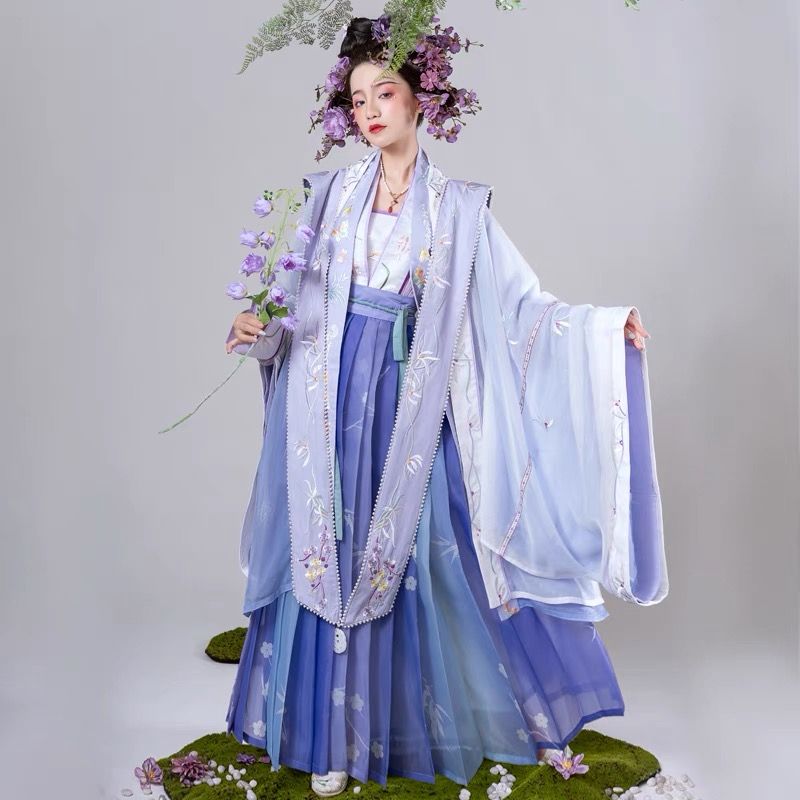 Little Princess in Le Yanyans Style:A Guide to Hanfu Costumes for Girls