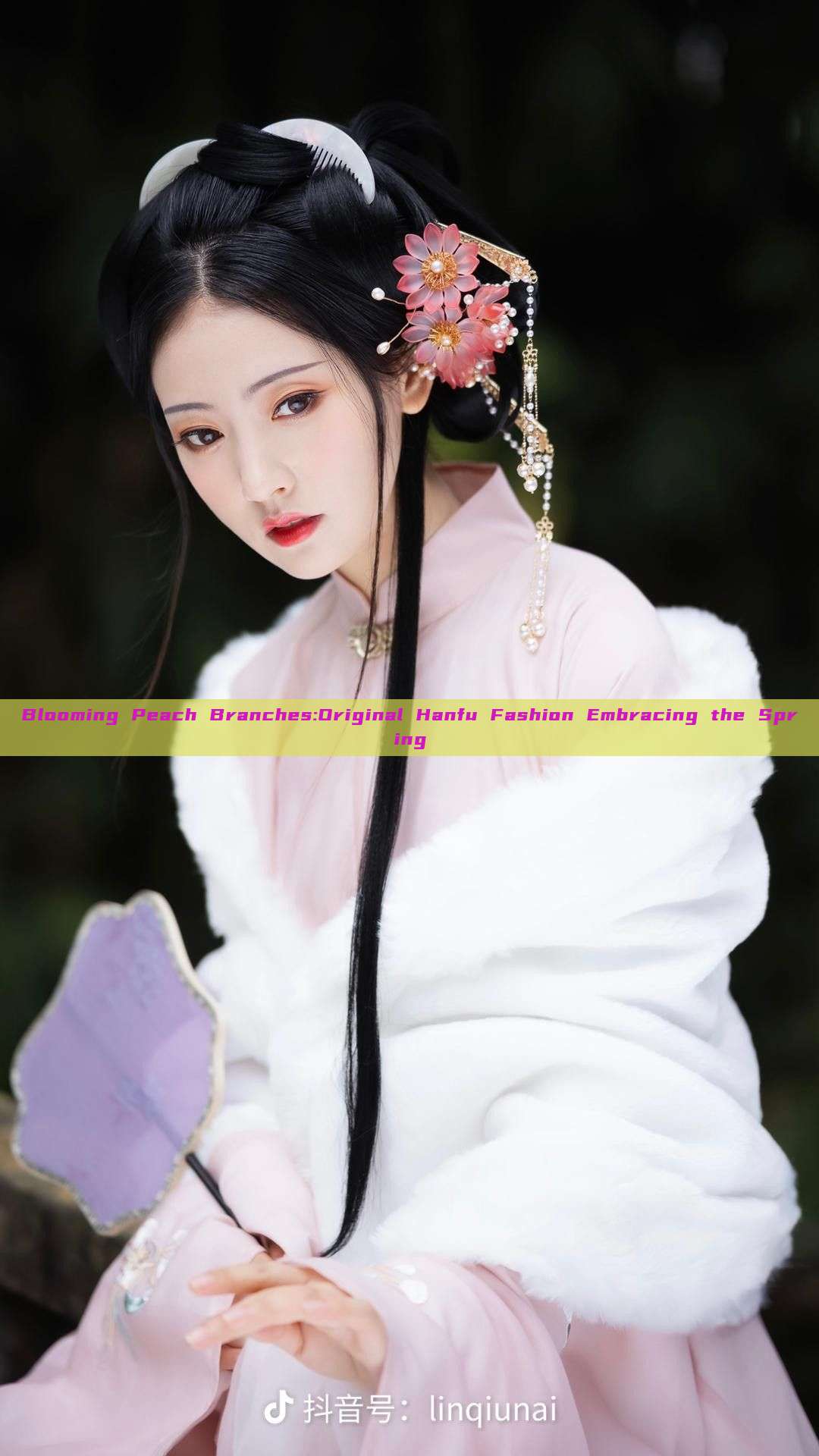 Blooming Peach Branches:Original Hanfu Fashion Embracing the Spring