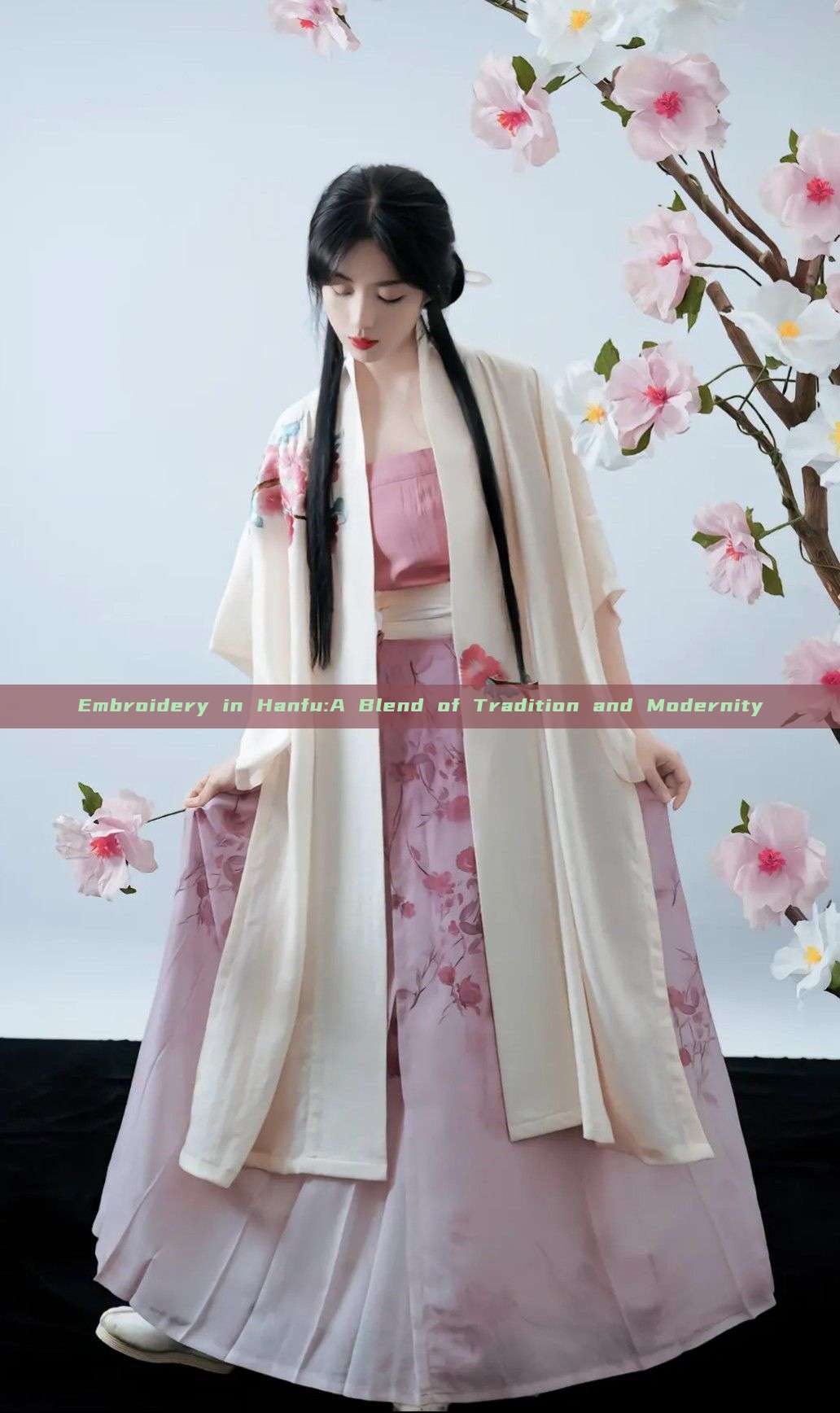 Embroidery in Hanfu:A Blend of Tradition and Modernity