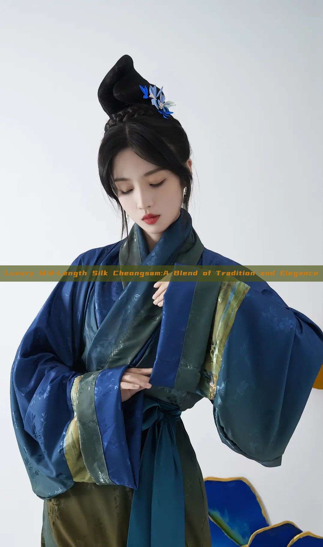 Luxury Mid-Length Silk Cheongsam:A Blend of Tradition and Elegance Luxury Mid-Length Silk Cheongsam:A Blend of Tradition and Elegance