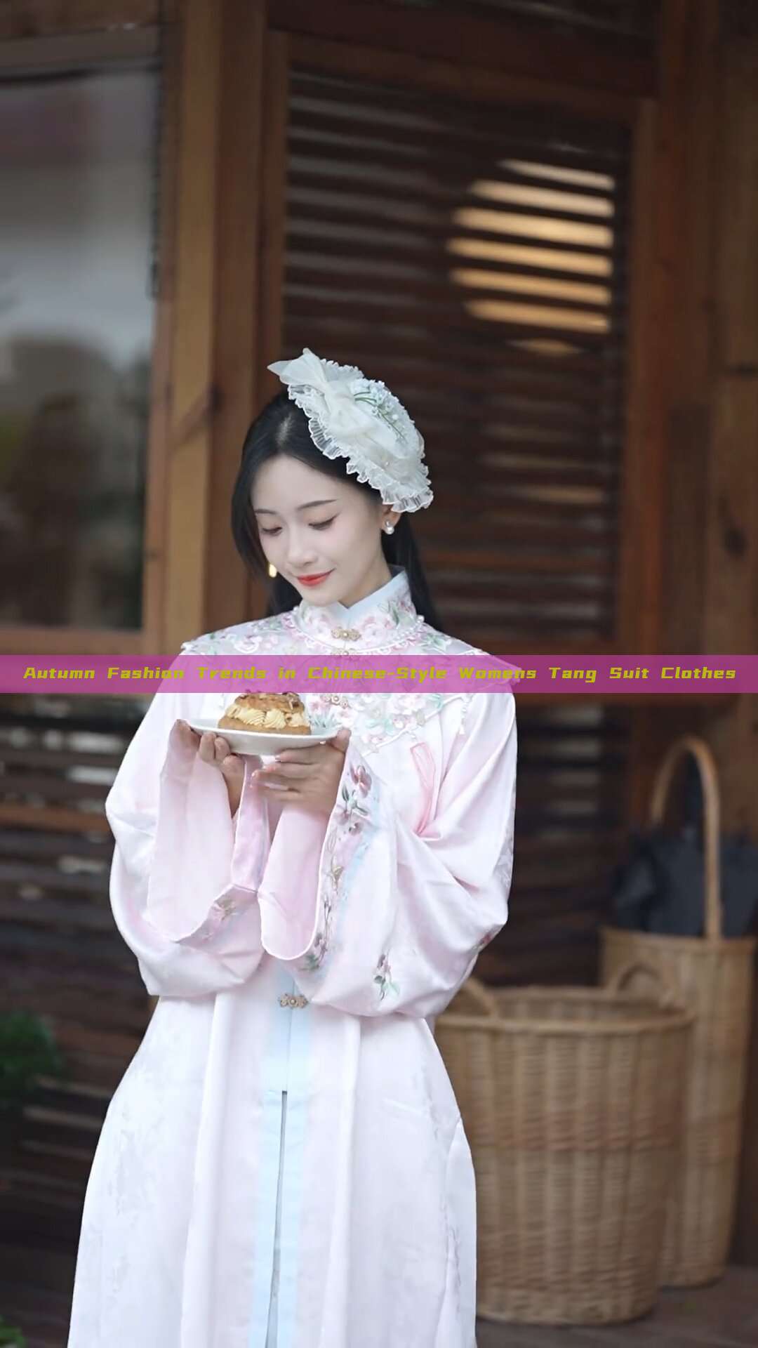 Autumn Fashion Trends in Chinese-Style Womens Tang Suit Clothes Autumn Fashion Trends in Chinese-Style Womens Tang Suit Clothes