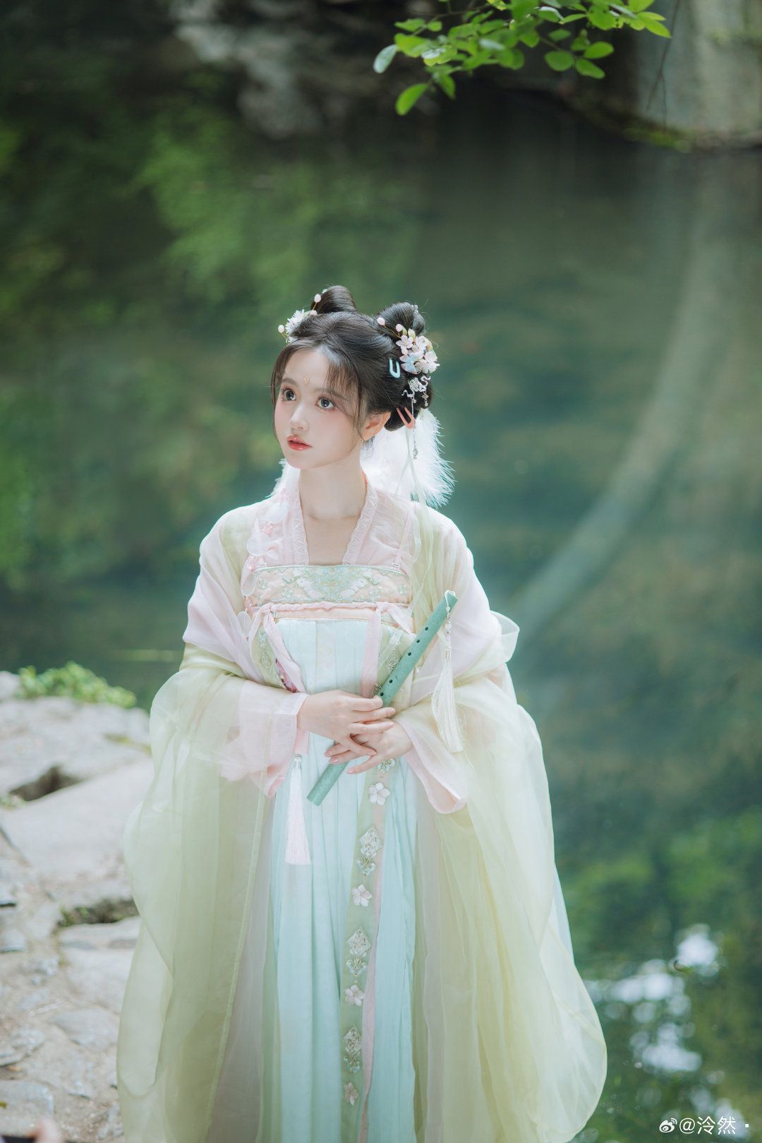 Summer Cheongsam Blouses for Women:A Peek into the World of Traditional Chinese Elegance