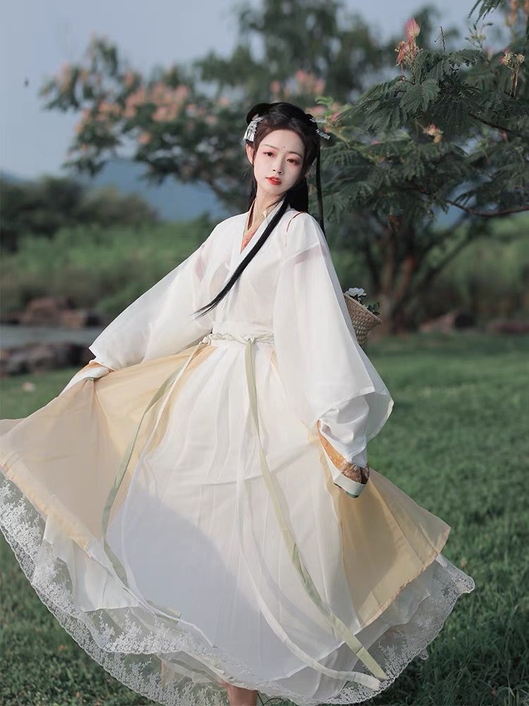 The Equestrian-Inspired Skirt:A Guide to Adult Long-Style Ma Mian Qun for Women