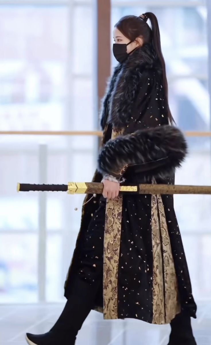 The Elegance of Red Cheongsam as a Bride’s Toast-Wearing and Tailored Wedding Gown