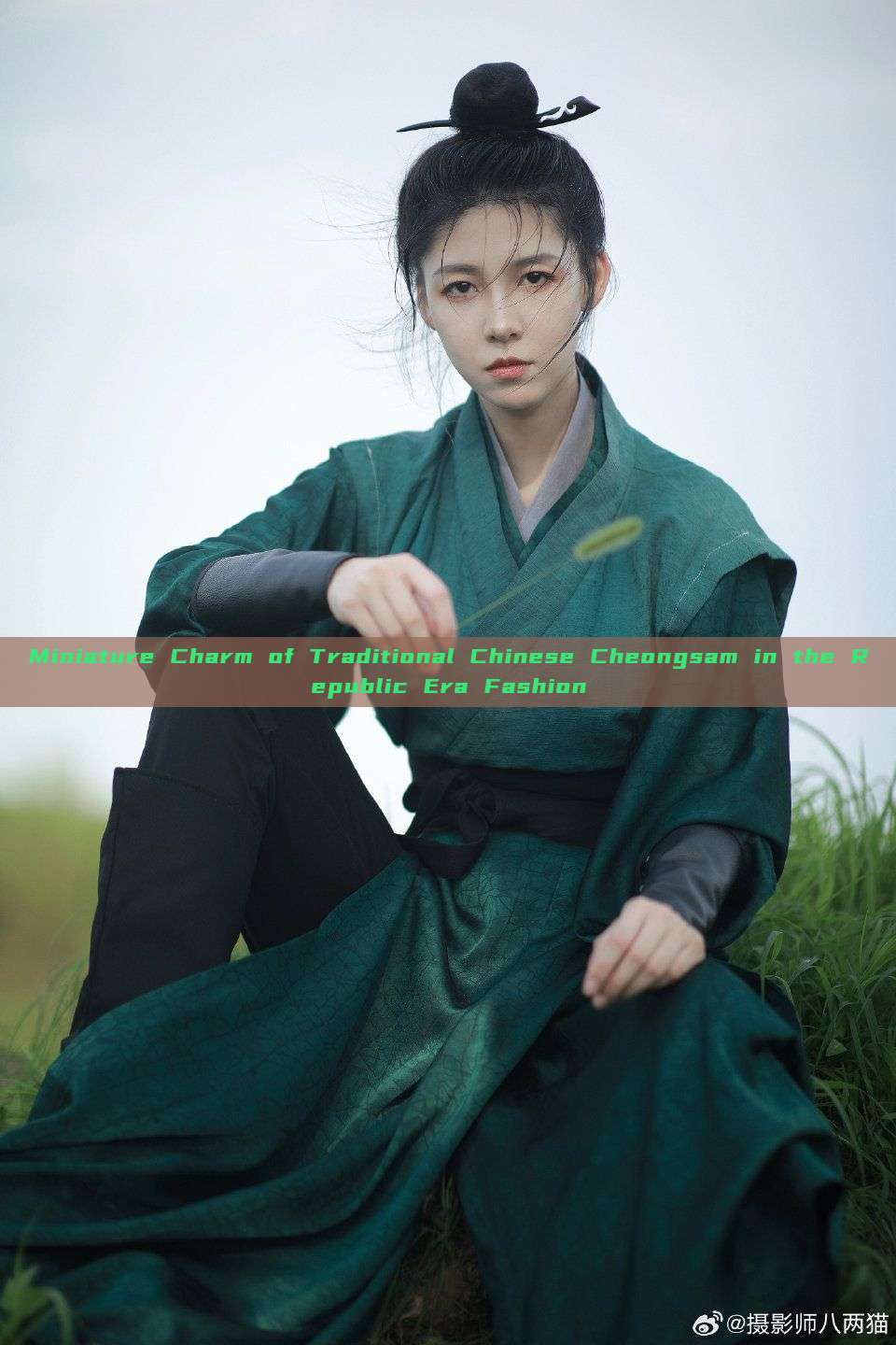 Miniature Charm of Traditional Chinese Cheongsam in the Republic Era Fashion