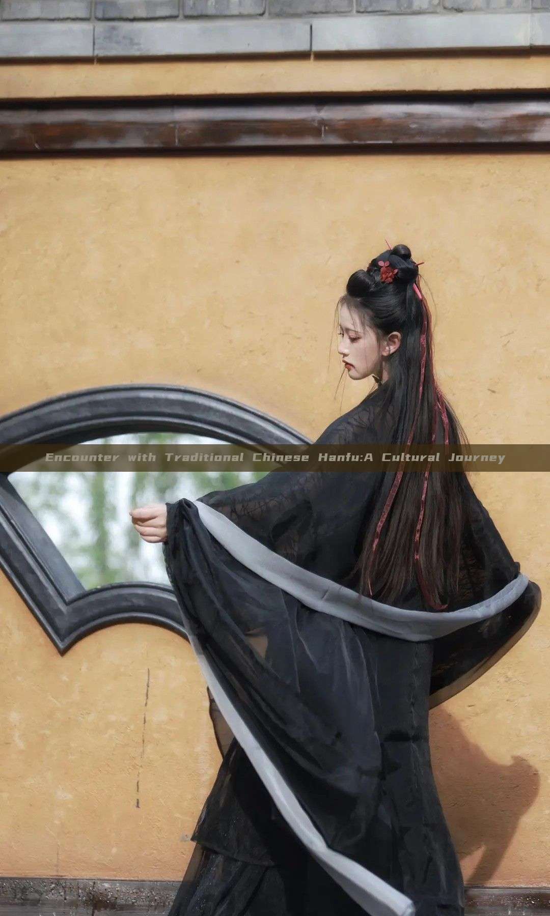 Encounter with Traditional Chinese Hanfu:A Cultural Journey